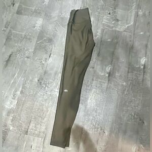 Alo Yoga Olive Tree Winter Warm Airlift leggings